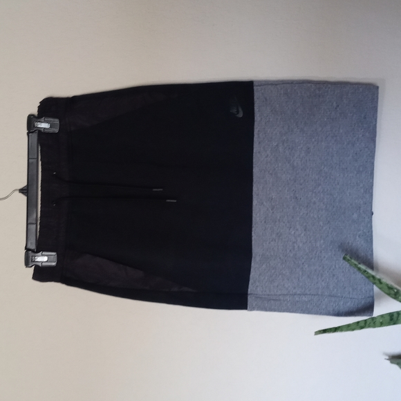 Nike Dresses & Skirts - Nike Midi skirt